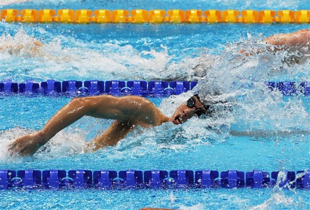 황선우가 27일 일본 도쿄 아쿠아틱스 센터에서 열린 남자 자유형 200m 결승에서 역영하고있다. 2021.7.27.  도쿄 올림픽 사진공동취재단