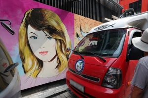 ‘쥴리 벽화’ 논란 가열…尹측 “벽화, 거짓 주장…불륜설 퍼뜨린 관련자 10명은 고발”