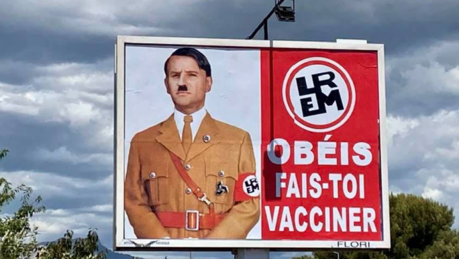 프랑스 남부 툴롱에 등장한 에마뉘엘 마크롱 프랑스 대통령과 독일 나치 히틀러를 합성한 포스터. 페이스북 캡쳐