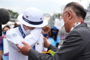 안산 7억·김제덕 4억 포상금에 車 한 대씩… 정의선 회장 통 크게 쐈다