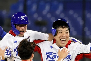 ‘끝내준 김현수’ 한국, 도미니카에 9회말 극적인 역전승