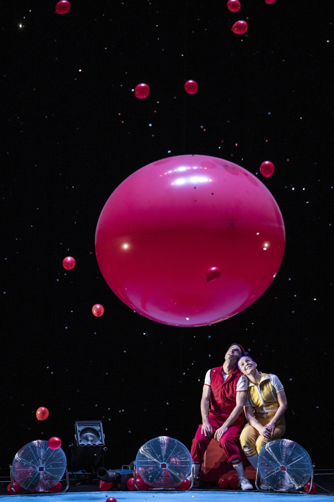 미국 ACROBUFFOS의 <Air Play>