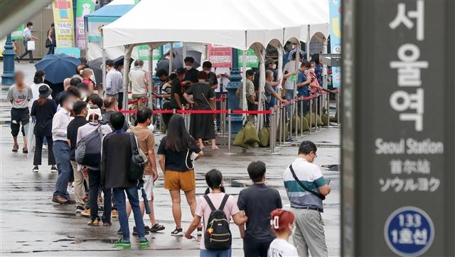 수도권 4단계 3주 지났는데 ‘요지부동’…전문가 “더 센 조치 불가피”