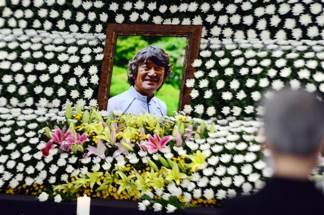 ‘김홍빈 대장 조문하는 시민들’