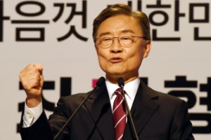 마이크 들고 ‘정권교체’ 외친 최재형 전 감사원장 檢수사 받는다