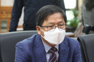 文 대통령, 조해주 선관위 상임위원 사의 반려