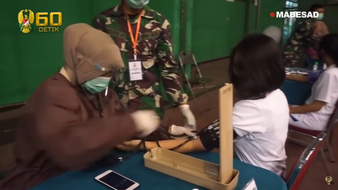 인도네시아 육군 여성 지원자 신체검사 장면.  인도네시아 육군 유튜브