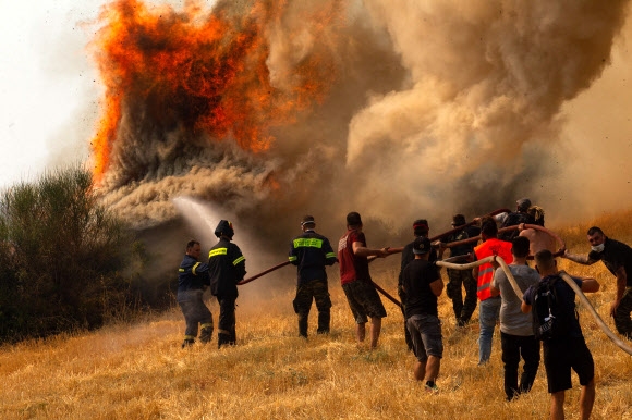 “불길 확산 막아라”… 지구촌 산불과의 전쟁