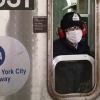 미국인 43% “코로나 종식돼도 붐비는 곳에서 마스크 쓰겠다”