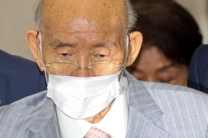 [포토] 재판 25분 만에 퇴정하는 전두환