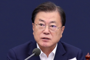 문 대통령, 이재용 가석방에 “국익 위한 선택으로 받아들인다”