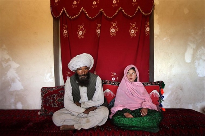 결혼을 앞둔 아프가니스탄의 11세 신부와 40세 신랑