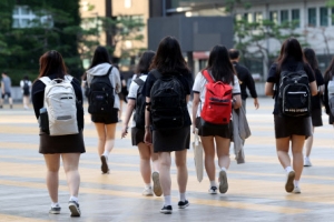 과밀학급 이유로 또 격주 등교하라니… 학부모 뿔났다