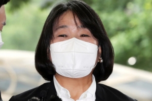 윤미향 “어떤 부끄럼도 없다” 혐의 전면 부인