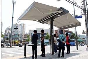 폭염 잡는 스마트 그늘막, 도심 열섬화 막는 물청소… 무더위 걱정 날리는 동작