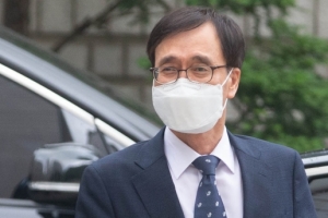 ‘독직폭행’ 정진웅 징역 4개월·집유 1년 法 “반성 없어”