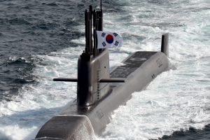 남북, 같은 날 탄도미사일 발사...한국, 7번째 SLBM 보유국
