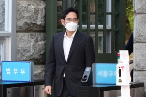 [포토인사이트] 광복절 앞두고 가석방된 이재용 삼성전자 부회장