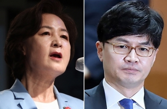 추미애(왼쪽) 전 법무부 장관과 한동훈(오른쪽) 검사장. 연합뉴스