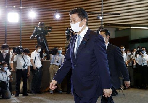 기시 노부오 일본 방위상이 13일 일본 야스쿠니 신사에 참배해 외교부가 주한 일본대사관 총괄공사를 초치했다. 사진은 기시 방위상 모습. 연합뉴스 자료사진
