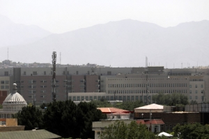 문 대통령 “아프간 교민·공관원 안전한 철수 최선 다하라”