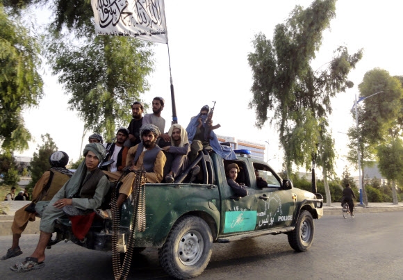 아프간 2대 도시 칸다하르 시내 순찰하는 탈레반