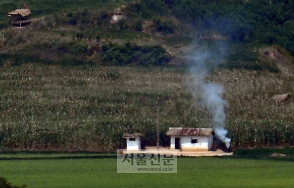 한미연합지휘소훈련 개시일인 16일 경기도 파주시 오두산전망대에서 바라본 북한땅에 긴장감이 흐르고 있다. 2021.8.16 박지환기자 popocar@seoul.co.kr