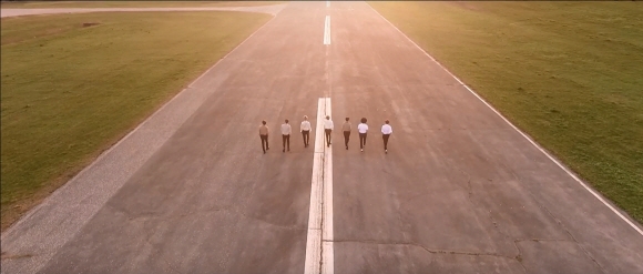 방탄소년단의 ‘에필로그 영 포에버’ 뮤직비디오의 배경으로 등장한 제천 비행장. 유튜브 캡처