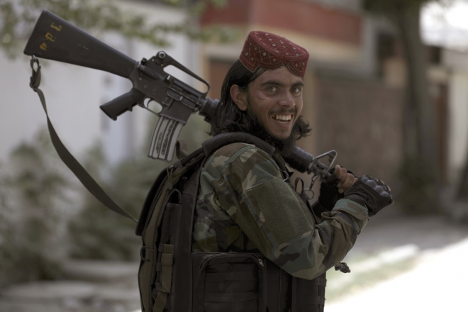 카불 순찰 중인 탈레반 대원
