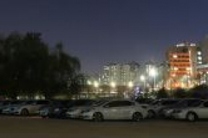 “자동차 배기가스·소음 심각” vs “폭염에 에어컨 끌 수 없어”