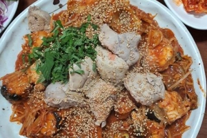 동치미 함께 꿀맛, 늦더위 날릴 빨간맛… 아구라 불러야 아! 그맛