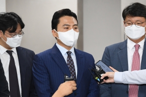 “자신감 없는 공소장”  이성윤 측의 어깃장