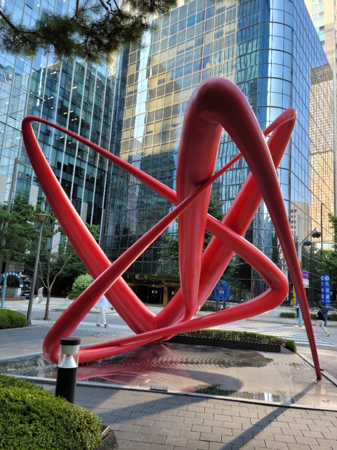 청진동 GS종로타워 입구의 히스토릭 스타(Historic Star)