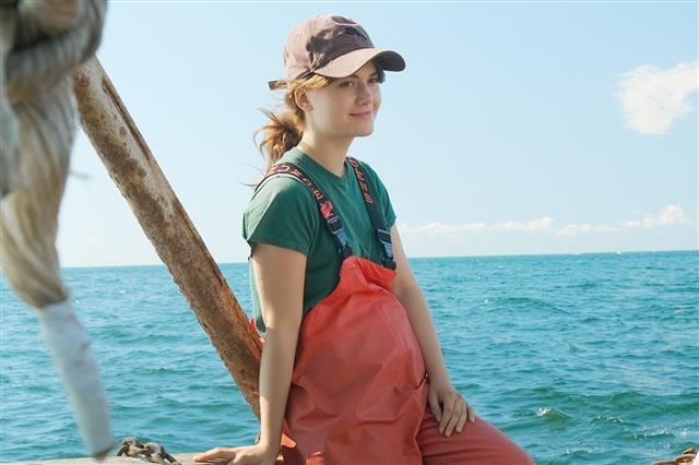 ‘코다’에서 꿈과 농인 가족들 사이에서 갈등에 빠진 루비 역을 맡은 에밀리아 존스. 판씨네마 제공  