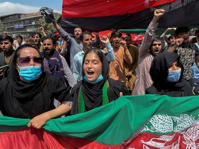 탈레반이 장악한 아프가니스탄에서 여성 인권과 성평등의 후퇴는 막아야 한다는 여성들의 목소리가 커진다. 카불에선 여성들이 당당히 거리로 나와 탈레반에 반대하는 시위도 열었다. 카불 로이터 연합뉴스