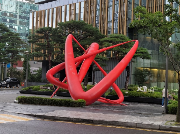 맞은 편에서 바라본 히스토릭 스타.별 모양처럼 보인다.