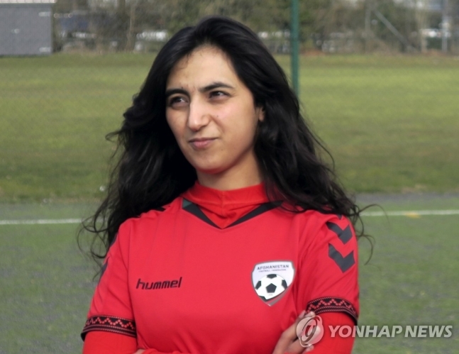 아프간 여자 축구선수 보호 호소하는 전 아프간 여자축구 주장 칼리다 포팔. AP=연합뉴스