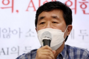 AI가 쓴 첫 소설이라는데…‘대필 작가’ 등 무수한 논란 남겨