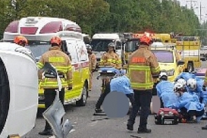 10명 중 4명 운전중 스마트폰 사용…뒷좌석 안전띠 착용 저조