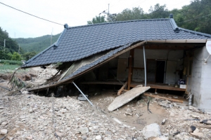 [포토] 집 무너지고 도로 끊기고…폭우에 쑥대밭 된 포항