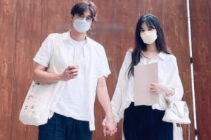 [포토] 이장원♥배다해, 손 꼭 잡은 커플샷 공개