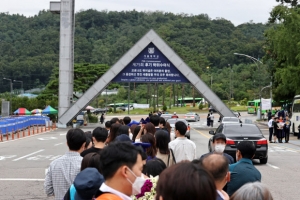 [포토] ‘여기가 졸업사진 맛집’