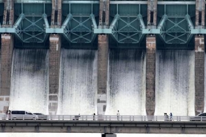 폭우에 수문 다 개방한 대청댐