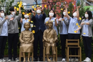 ‘베를린 평화의소녀상 영구 존치 요청’ 퍼포먼스