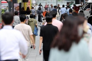 접종 완료자, 가족모임 인원 제외… 식당·카페 10시까지 연장 검토