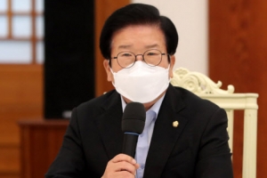 국회의장단, 청와대 오찬서 ‘협치’ 강조...문대통령도 “협치 절실한 시기”