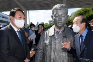 지지율 정체에 ‘고발 사주 의혹’ 겹친 尹… 洪 “대국민 사과하라”