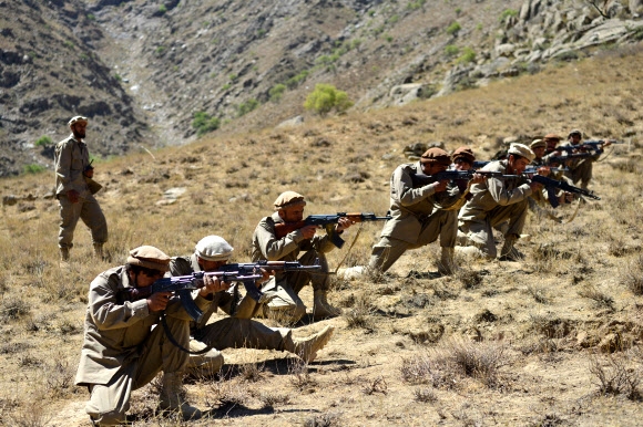 사격 훈련하는 아프간 反탈레반 저항군