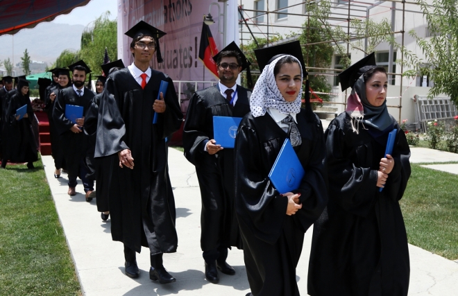 2017년의 아프간 대학 졸업식