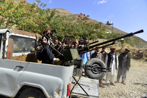 아프간 판지시르서 훈련하는 반(反)탈레반 저항군